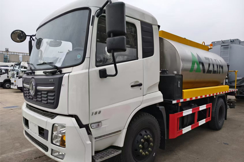 Asphalt Distributor Truck